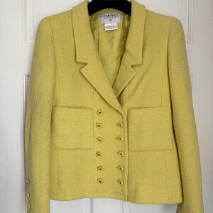 CHANEL 1996 Cruise Boucle Jacket/Blazer in Yellow Size 38 FR
